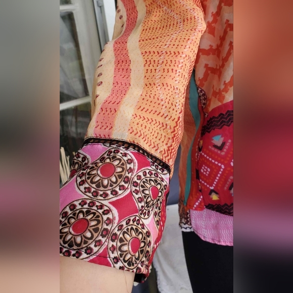 Patrons Of Peace Split Back Longsleeved Geometric Pattern Multicolored Boho Top - Picture 3 of 8